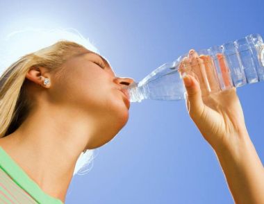 夏天女性喝冰水對身體有害嗎 夏天女性喝冰水有哪些危害