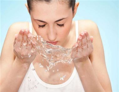 女性怎樣洗臉能美白 這些能美白的洗臉方法你知道嗎