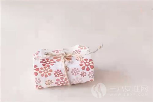 丝带礼物盒手工折纸的具体步骤七.png