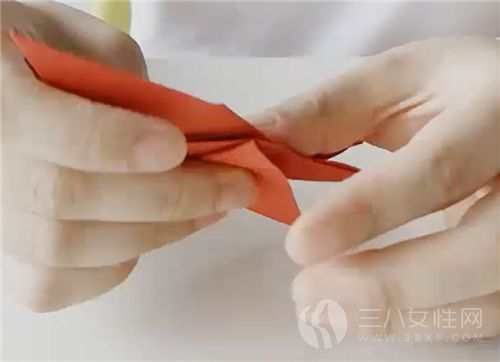 手工折纸小龙虾的具体步骤五.png