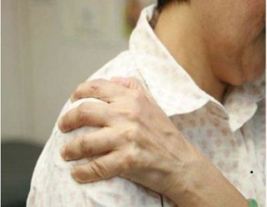肩周炎是什么原因 肩周炎有哪些症状