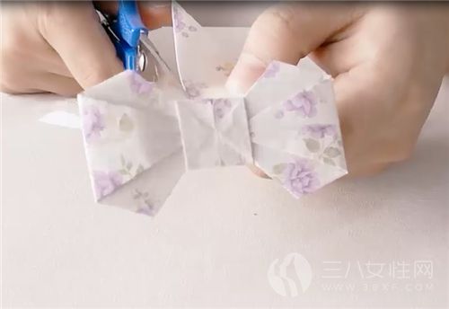 蝴蝶结折纸的步骤六.png