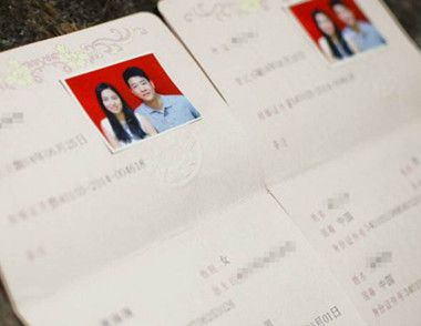 结婚证上的照片怎么拍好看 结婚证照片可以自己带吗