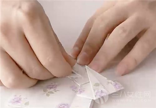 蝴蝶结折纸的步骤五.png