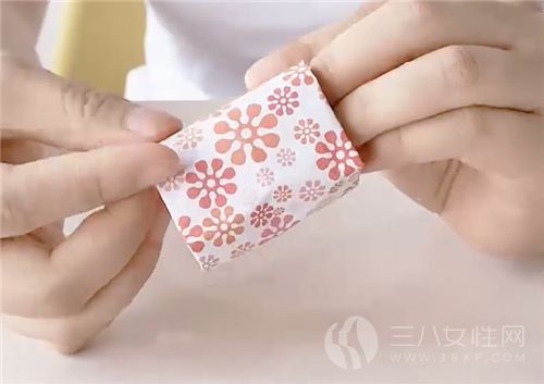 丝带礼物盒手工折纸的具体步骤六.png