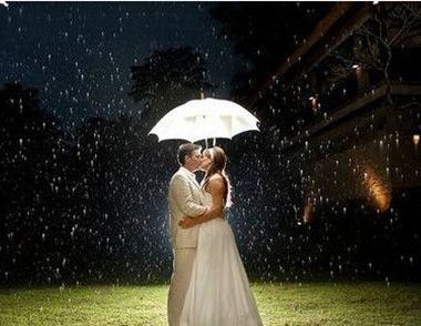 下雨天婚纱照_下雨天的图片