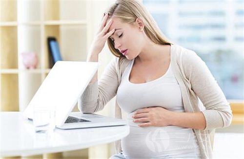 女人怀孕多久有反应 女人怀孕几天会呕吐