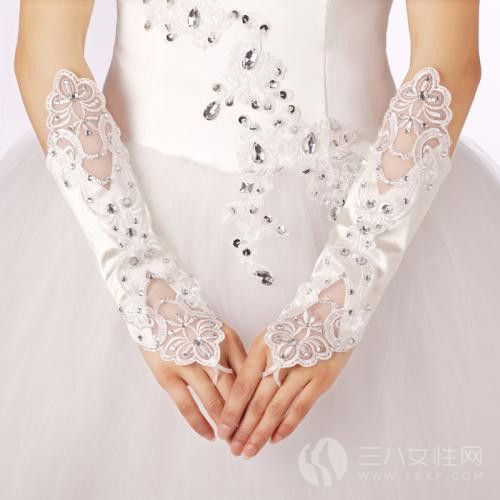 选择婚纱手套需要注意些什么.jpg