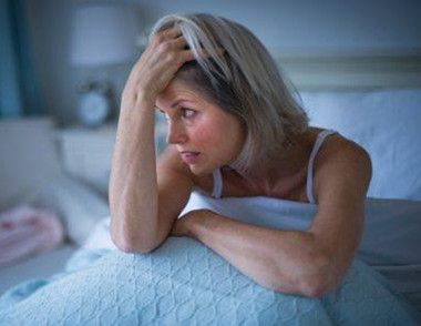 女性更年期失眠多梦吃什么好 怎么缓解