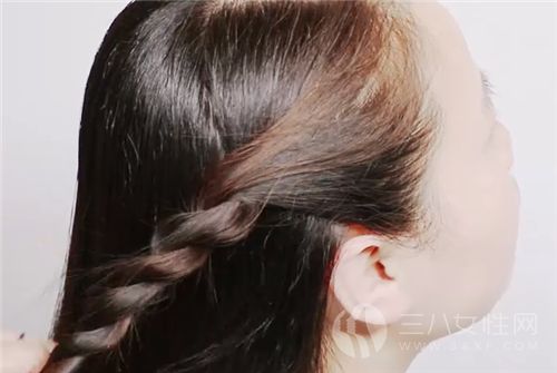 韩式缠绕辫的编发