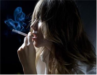 女人戒烟的好处 女人吸烟的危害