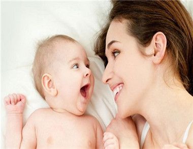 嬰兒是通過什麼辨別媽媽的 嬰兒辨別母親的方式超級有愛