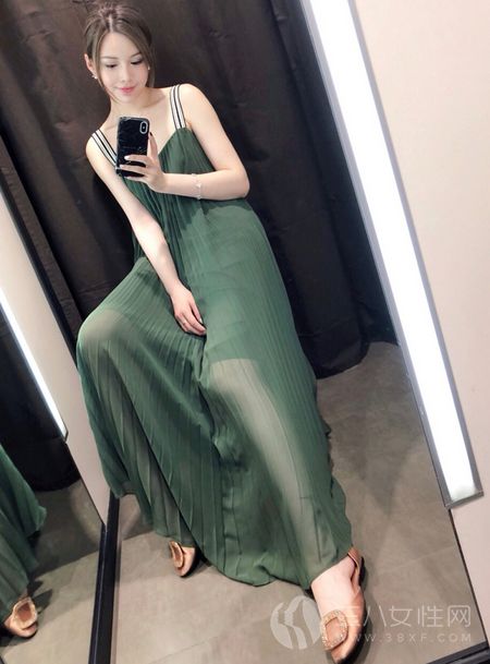 Zara绿色百褶吊带裙.png