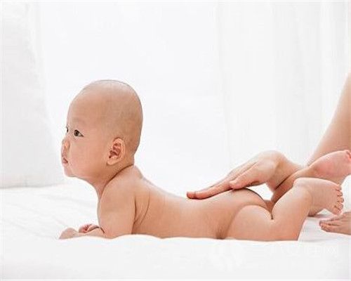 宝宝长湿疹是什么造成的 宝宝湿疹反反复复怎么处理.jpg