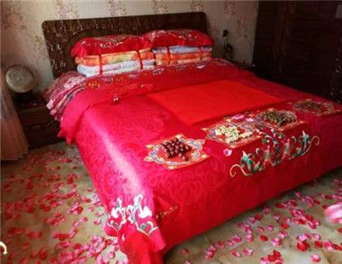 婚床什麼時間鋪比較好 婚床一般由什麼人來鋪