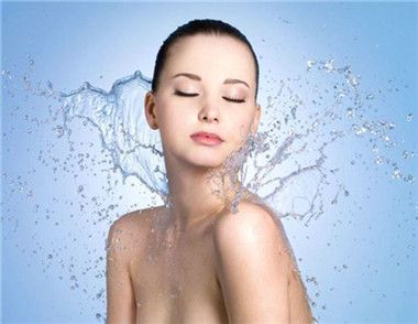 夏季怎麼給皮膚補水 夏季給皮膚補水需要注意些什麼