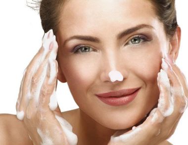 敏感皮膚可以用洗麵奶嗎 敏感皮膚適合用什麼洗麵奶