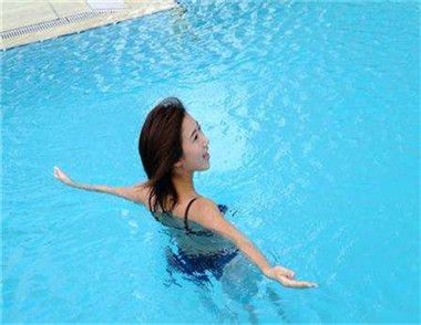 遊泳時耳朵進水出不來怎麼辦 遊泳時如何預防耳朵進水