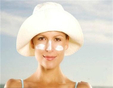 夏季使用防晒霜正确的方法是什么 使用防晒霜的技巧