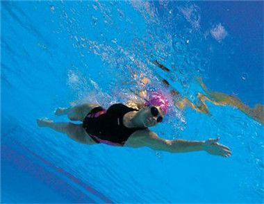 女性遊泳的注意事項有哪些 小心女性遊泳誤區