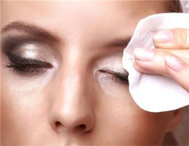 眼妝怎麼卸幹淨 卸眼妝需要注意什麼