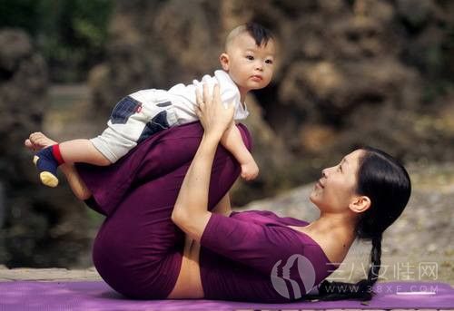 孩子多大可以练习亲子瑜伽.jpg