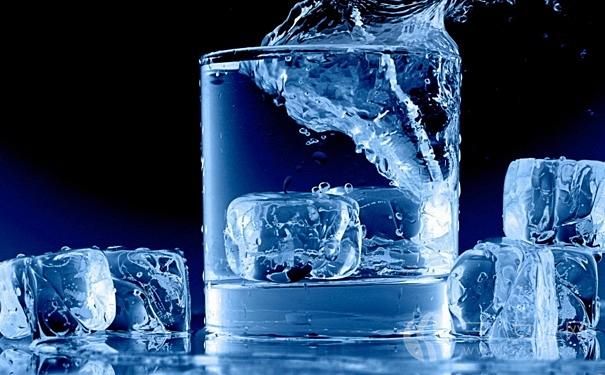 夏天喝冰水应该注意些什么 哪些人不适合喝冰水1.jpg