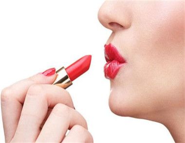 女性塗口紅的技巧是什麼 塗口紅的注意事項是什麼