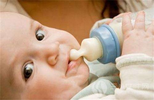 寶寶喝奶粉喝到幾歲比較好.jpg