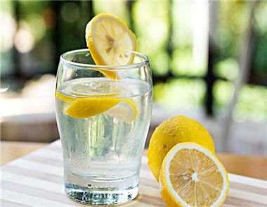 柠檬水怎么喝减肥 喝柠檬水有什么好处