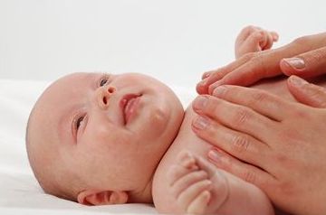 寶寶濕疹怎麼辦 寶寶濕疹是怎麼引起的