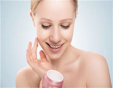 油性皮膚適合什麼防曬霜 油性皮膚選擇防曬霜要注意些什麼