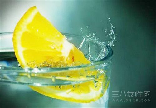 怎么喝柠檬水对身体好.jpg