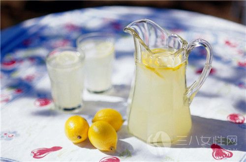 夏天每天可以喝多少柠檬水.jpg