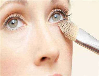 眼部皮膚鬆弛怎麼辦 解決眼部皮膚鬆弛的有效辦法