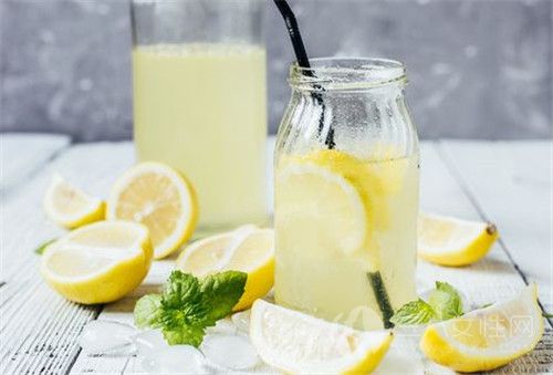 夏天喝檸檬水有什麼好處.jpg