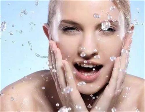 用鹽水洗臉有什麼好處 難怪那麼多人用鹽水洗臉