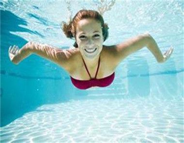 遊泳池水溫多少度比較好 怎麼選擇一個幹淨的遊泳池