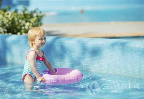 宝宝游泳的危害有哪些.jpg