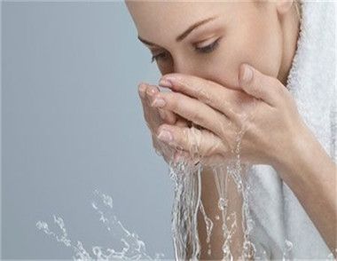 洗脸的误区存在哪些 ​正确洗脸的方法有哪些