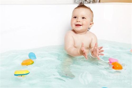 宝宝洗澡可以放花露水吗