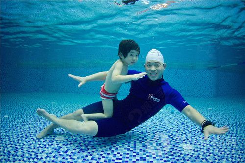 親子遊泳有哪些特性 - 副本.jpg