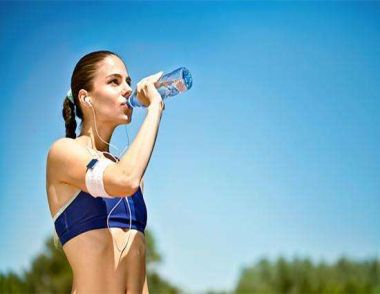 跑完步後可以喝水嗎 跑完步後適合喝什麼水