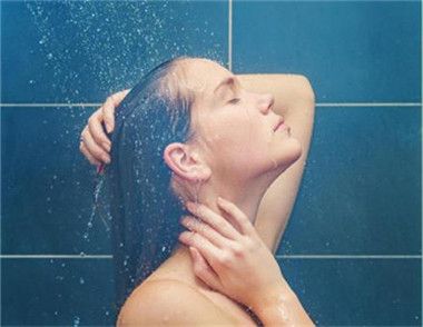 經常洗頭會導致脫發嗎 為什麼洗頭發時脫發嚴重