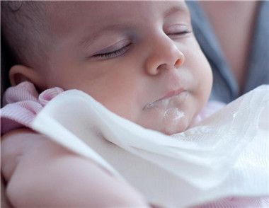寶寶吐奶是怎麼回事 寶寶吐奶需要擔心嗎