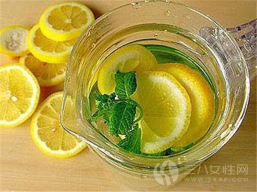 柠檬蜂蜜水什么时候喝比较好.jpg