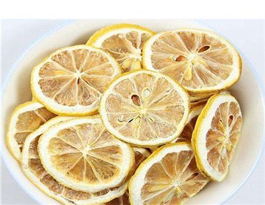 柠檬干泡水喝的功效有哪些 柠檬干保质期多久