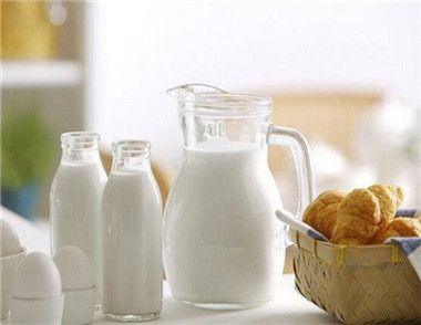 喝牛奶能治疗失眠吗 为什么喝牛奶可以治疗失眠