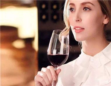 女性喝紅酒有什麼好處 女性喝紅酒的正確姿勢