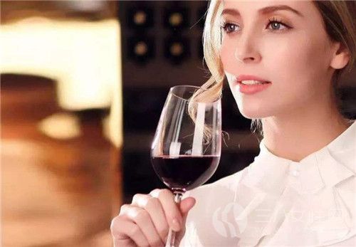 女性喝红酒有什么好处 女性喝红酒的正确姿势.jpg